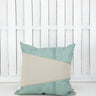 cuscino verde salvia e beige con cuciture a zig zag
