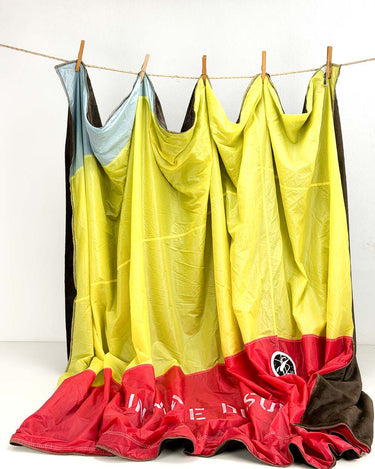 coperta matrimoniale gialla rossa e azzurro con pile marrone