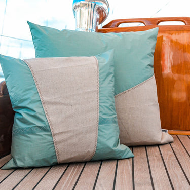 cuscini su barca d'epoca