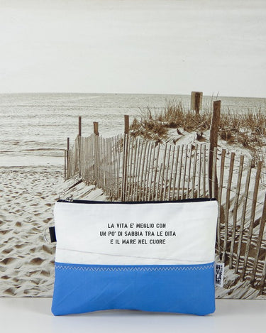 la vita è meglio con un po' di sabbia... pochette in vela riciclata di Rivelami